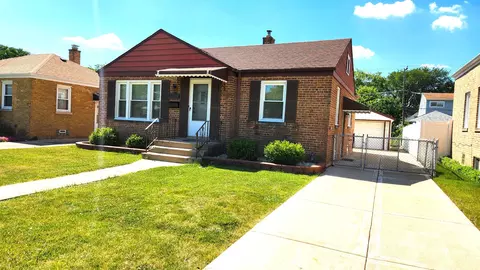 9529 Davis St, Franklin Park, IL 60131