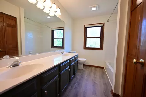 Bath - 1951 Waverly Ln, Algonquin, IL 60102 photo 3 of 3
