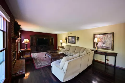 Living - 1951 Waverly Ln, Algonquin, IL 60102 photo 1 of 2