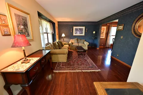 Living - 1951 Waverly Ln, Algonquin, IL 60102 photo 2 of 2
