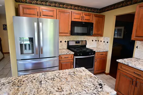 Kitchen - 1951 Waverly Ln, Algonquin, IL 60102 photo 1 of 3