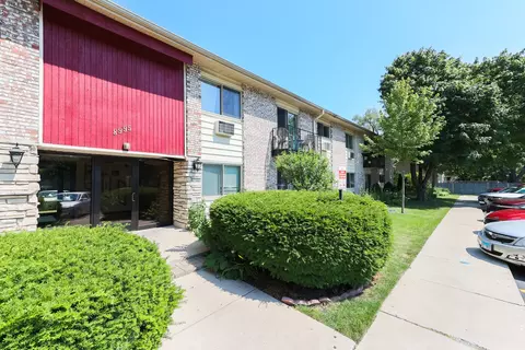 8995 Kennedy Dr #1F, Des Plaines, IL 60016