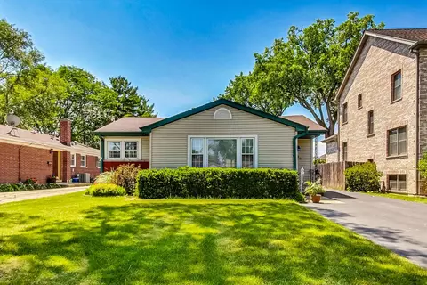 2330 Cedar St, Des Plaines, IL 60018