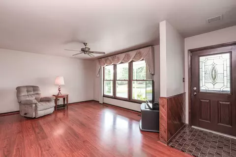 520 Pasadena Ave, Beecher, IL 60401 photo 2