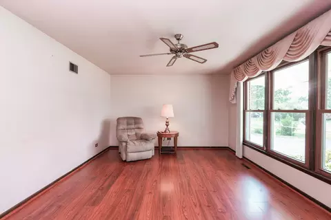 520 Pasadena Ave, Beecher, IL 60401 photo 3