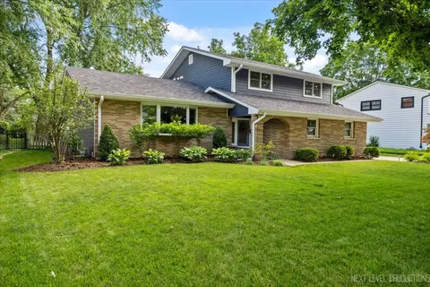 2310 Sans Souci Dr, Aurora, IL 60506