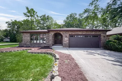 313 N Warwick Ave, Westmont, IL 60559