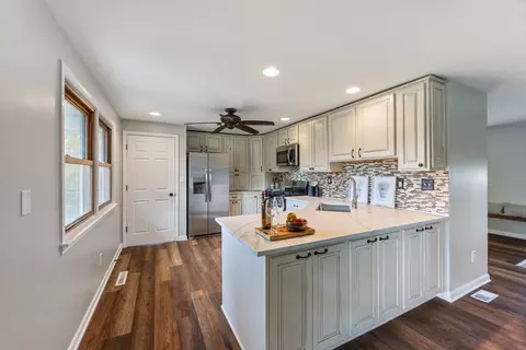 Kitchen - 3742 E Lakeview Dr, Kankakee, IL 60901 photo 1 of 3