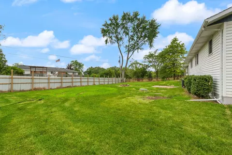 Exterior - 3742 E Lakeview Dr, Kankakee, IL 60901 photo 2 of 2