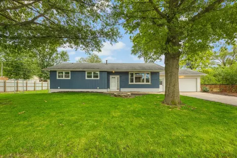 3742 E Lakeview Dr, Kankakee, IL 60901