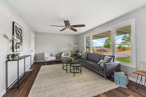 Living - 3742 E Lakeview Dr, Kankakee, IL 60901 photo 1 of 3