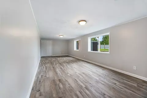 Living - 3742 E Lakeview Dr, Kankakee, IL 60901 photo 3 of 3