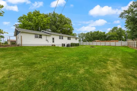 Exterior - 3742 E Lakeview Dr, Kankakee, IL 60901 photo 1 of 2