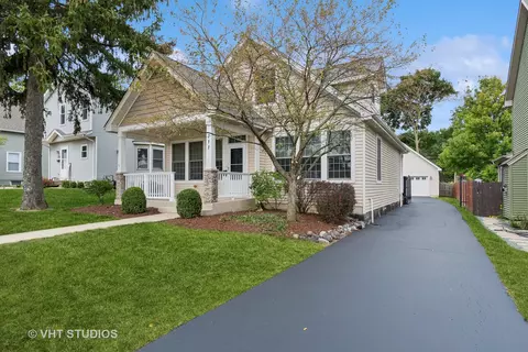 711 Stevens St, Geneva, IL 60134