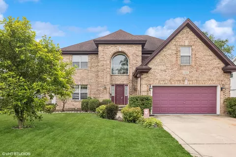 464 W 3rd St, Elmhurst, IL 60126