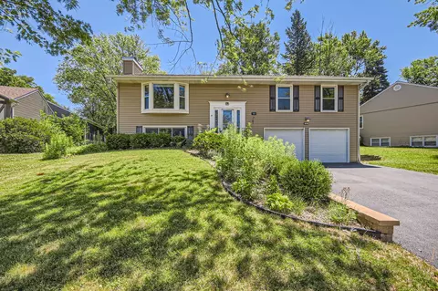 503 N Glengarry Dr, Geneva, IL 60134