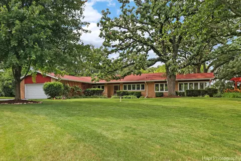 4011 Woods End Rd, Crystal Lake, IL 60012