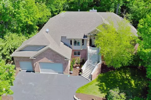 525 Harper Dr, Algonquin, IL 60102