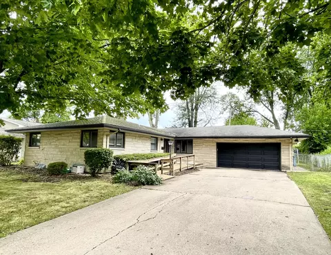 1710 Calhoun St, Peru, IL 61354