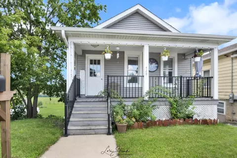 428 S Lake St, Aurora, IL 60506
