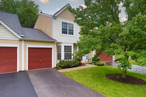 2208 Teton Pkwy, Algonquin, IL 60102