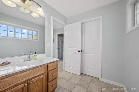 Bath - 25821 Ross St, Plainfield, IL 60585 photo 4 of 7