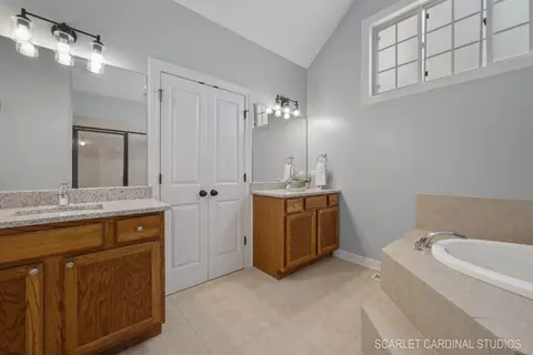 Bath - 25821 Ross St, Plainfield, IL 60585 photo 2 of 7