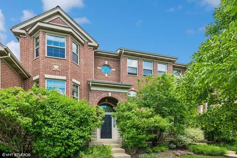 27 S W749 S Meadowview Dr, Winfield, IL 60190