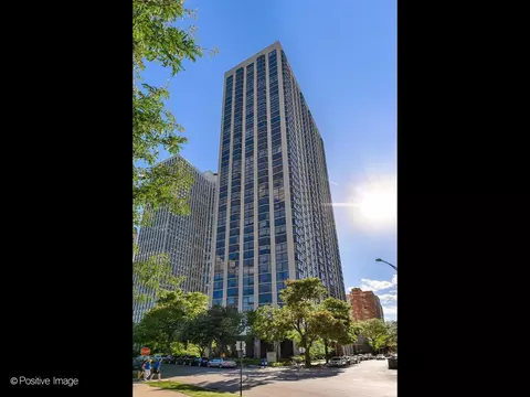 2650 N Lakeview Ave #3802, Chicago, IL 60614