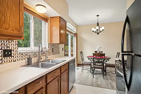 Kitchen - 14044 S Oregon Dr, Plainfield, IL 60544 photo 3 of 4