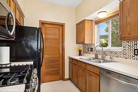 Kitchen - 14044 S Oregon Dr, Plainfield, IL 60544 photo 1 of 4