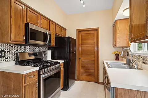Kitchen - 14044 S Oregon Dr, Plainfield, IL 60544 photo 2 of 4
