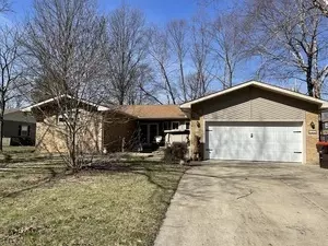 802 Van Buren St, Monticello, IL 61856