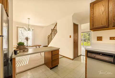 102 College Xing, Rolling Meadows, IL 60008 photo 8