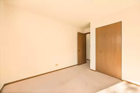 102 College Xing, Rolling Meadows, IL 60008 photo 17