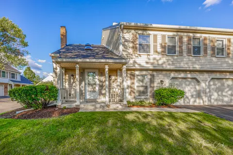 102 College Xing, Rolling Meadows, IL 60008