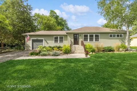 22660 W Silver Lake Ave, Antioch, IL 60002