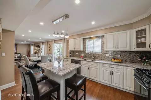 Kitchen - 1026 Longford Rd, Bartlett, IL 60103 photo 4 of 4