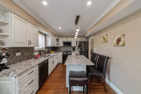 Kitchen - 1026 Longford Rd, Bartlett, IL 60103 photo 1 of 4