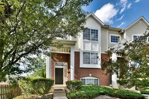 102 Morgans Gate Dr, Wood Dale, IL 60191