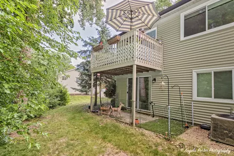 Exterior - 21 Pine Cir, Cary, IL 60013 photo 4 of 7