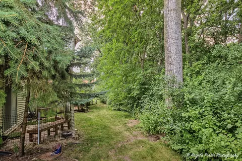 Exterior - 21 Pine Cir, Cary, IL 60013 photo 5 of 7