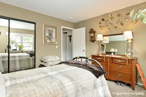Bedroom - 21 Pine Cir, Cary, IL 60013 photo 4 of 5