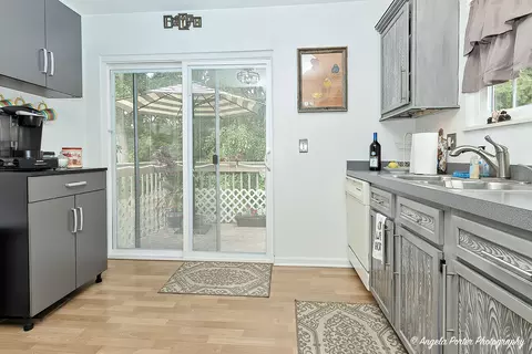 Kitchen - 21 Pine Cir, Cary, IL 60013 photo 1 of 3