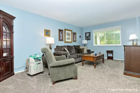 Living - 21 Pine Cir, Cary, IL 60013 photo 1 of 7