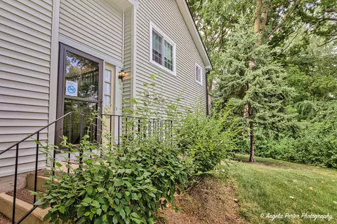 Exterior - 21 Pine Cir, Cary, IL 60013 photo 6 of 7