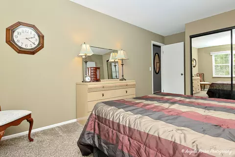 Bedroom - 21 Pine Cir, Cary, IL 60013 photo 2 of 5