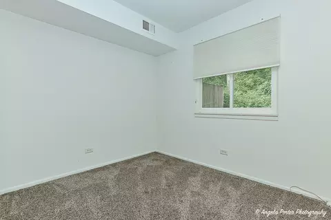 Bedroom - 21 Pine Cir, Cary, IL 60013 photo 5 of 5