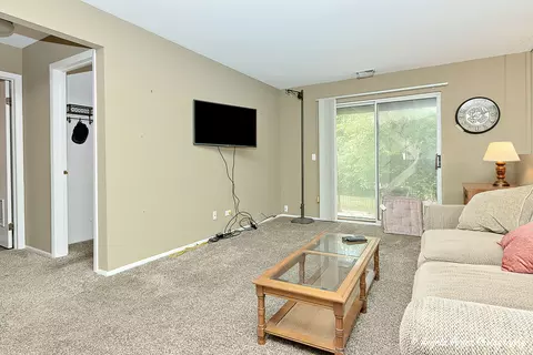 Living - 21 Pine Cir, Cary, IL 60013 photo 6 of 7