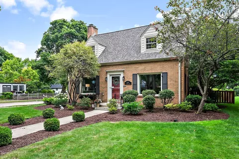 1202 S 4th St, Saint Charles, IL 60174
